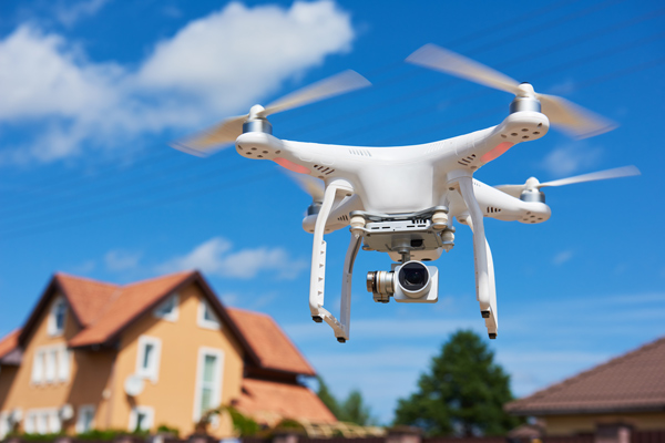 professionelle Immobilienaufnahme aus der Luft mit einer Drohne